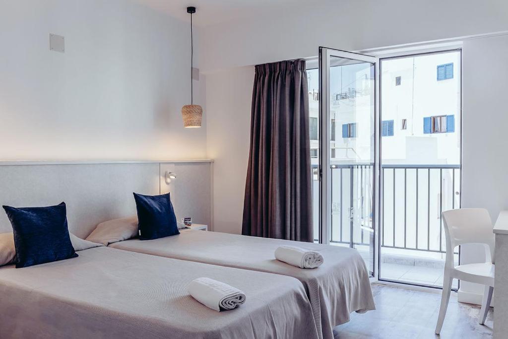 Hotel Tarba San Antonio  Exterior photo